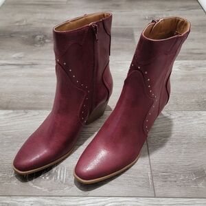 Wonderly Josalyn Red Wine Studded Booties (Sz 10M)
